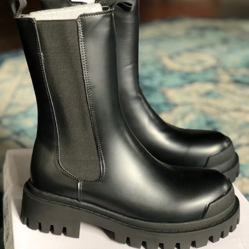 Pretty Little Thing Chelsea Boot Chunky Ankle Bootie - NWT!